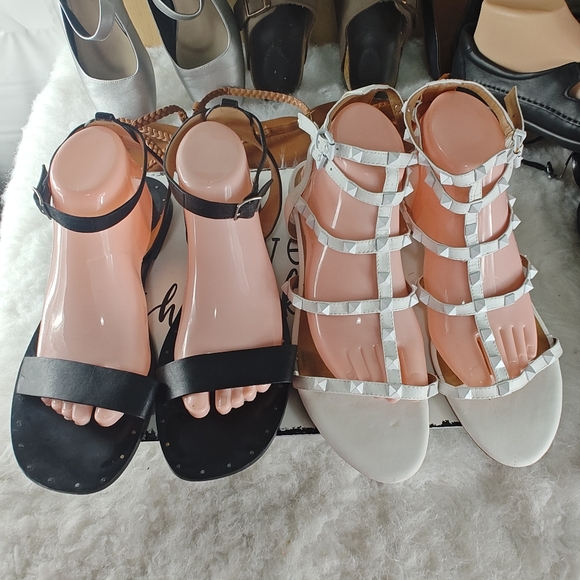 2 pairs Bundles Banana Republic black flat sandals Arturo Chiang White sandals - Picture 1 of 15